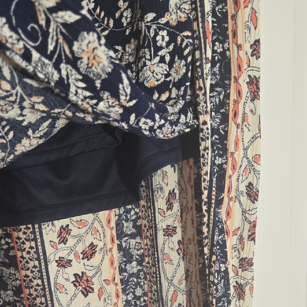 Maurices Navy Cream Floral High Low Tulip Hem Maxi Skirt Size XL - Picture 4 of 7